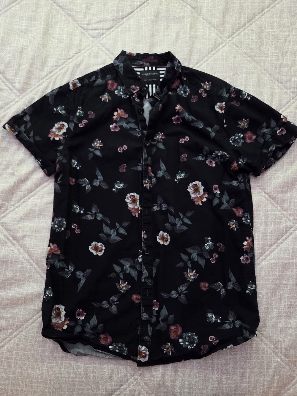 🔷️ Denim & Flower Black Floral Short-Sleeve Button Down Shirt Men's Small